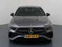 Mercedes-Benz A-klasse 180 Business Solution AMG | Night | Panoramaschuifdak | Sfeerverlichting | Achteruitrijcamera | MULTIBEAM LED | Stoelverwarming |