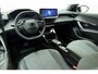 Peugeot e-2008 EV Allure Avantage 54 kWh | Navigatie | Achteruitrijcamera | Adapt. Cruise control | Parkeersensor | Apple Carplay/Android Auto | Lichtmetalen velgen
