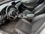 Mercedes-Benz A-klasse 180 Business Solution AMG PARKEERSENSOREN | NAVIGATIE | AIRCO | LED | KEYLESS-GO