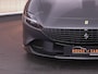Ferrari Roma 3.9 V8 HELE 620pk |Grigio Ferro|Daytona Seats|carbon LED stuur|carbon front spoiler|carbon diffuser|carbon underdoor|22" Novitec NF11|MagneRide|Scuderia shields|ventilated electric seats|Surround View|High Power Hi-Fi|