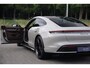 Porsche Taycan 4S Performance Plus 84 kWh | Krijt | Keramisch |€ 181.000 Np | 1 Eig | Org NL NAP | SportDesign | Achterasbesturing | Olea | SportChrono | Carbon | Warmtepomp | BOSE | Dealer Onderhouden