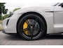 Porsche Taycan 4S Performance Plus 84 kWh | Krijt | Keramisch |€ 181.000 Np | 1 Eig | Org NL NAP | SportDesign | Achterasbesturing | Olea | SportChrono | Carbon | Warmtepomp | BOSE | Dealer Onderhouden