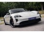 Porsche Taycan 4S Performance Plus 84 kWh | Krijt | Keramisch |€ 181.000 Np | 1 Eig | Org NL NAP | SportDesign | Achterasbesturing | Olea | SportChrono | Carbon | Warmtepomp | BOSE | Dealer Onderhouden