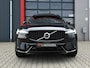 Volvo XC60 2.0 T6 R-Design AWD 398PK Long Range | Pano | Orrefors | 360 | Harmon Kardon | Keyless | ACC | Stoelverwarming voor+achter | Memory | Leder | Carplay | Trekhaak | Stuurwielverwarming | Digital Dash | Full Black | 21'' | Ambient | Led