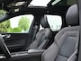 Volvo XC60 2.0 T6 R-Design AWD 398PK Long Range | Pano | Orrefors | 360 | Harmon Kardon | Keyless | ACC | Stoelverwarming voor+achter | Memory | Leder | Carplay | Trekhaak | Stuurwielverwarming | Digital Dash | Full Black | 21'' | Ambient | Led