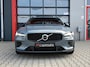 Volvo V60 2.0 T6 AWD Long Range 398PK R Design Thunder Grey | Pano | Trekhaak | Leder | Memory | Matrix Led | Stoel & Stuurwielverwarming | Camera | PDC | Digital Dash | Dodehoek Detectie | Adaptive Cruise | Keyless | Lane Assist | Carplay