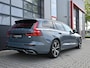 Volvo V60 2.0 T6 AWD Long Range 398PK R Design Thunder Grey | Pano | Trekhaak | Leder | Memory | Matrix Led | Stoel & Stuurwielverwarming | Camera | PDC | Digital Dash | Dodehoek Detectie | Adaptive Cruise | Keyless | Lane Assist | Carplay