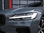 Volvo V60 2.0 T6 AWD Long Range 398PK R Design Thunder Grey | Pano | Trekhaak | Leder | Memory | Matrix Led | Stoel & Stuurwielverwarming | Camera | PDC | Digital Dash | Dodehoek Detectie | Adaptive Cruise | Keyless | Lane Assist | Carplay