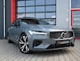 Volvo V60 2.0 T6 AWD Long Range 398PK R Design Thunder Grey | Pano | Trekhaak | Leder | Memory | Matrix Led | Stoel & Stuurwielverwarming | Camera | PDC | Digital Dash | Dodehoek Detectie | Adaptive Cruise | Keyless | Lane Assist | Carplay