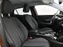 Peugeot e-2008 EV GT 50 kWh | Automaat | Climate control | Camera | Parkeersensoren | Cruise control | Apple carplay | Android auto | Lane assist | Lichtmetalen velgen |