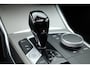 BMW 3-Serie 330e M Sport | Rijklaar! | S/K-Dak | Shadowline | Dig. Cockpit | HUD | Stoelverw. | Dodehoek | Cruise | Camera+PDC | LED | Nav+CarPlay | Alcantara/Leder | Sfeerverl. | Rijmodi | V