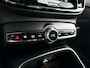 Volvo XC40 B4 Plus Dark | Parkeercamera | Harman Kardon | Stoel- en stuurverwarming | Trekhaak
