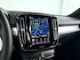 Volvo XC40 B4 Plus Dark | Parkeercamera | Harman Kardon | Stoel- en stuurverwarming | Trekhaak