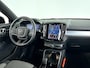 Volvo XC40 B4 Plus Dark | Parkeercamera | Harman Kardon | Stoel- en stuurverwarming | Trekhaak