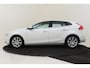 Volvo V40 T3 INSCRIPTION -PANO.DAK|HIGH.PERF.AUDIO|CAMERA|LEDER|POWER-SEAT|STANDKACHEL|ADAP.LED|KEYLESS|STOELVERW.|VERW.VOORRUIT|TREKHAAK|17"