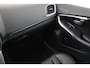 Volvo V40 T3 INSCRIPTION -PANO.DAK|HIGH.PERF.AUDIO|CAMERA|LEDER|POWER-SEAT|STANDKACHEL|ADAP.LED|KEYLESS|STOELVERW.|VERW.VOORRUIT|TREKHAAK|17"