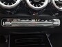 Mercedes-Benz GLB 200 AMG Nightpakket | Panoramadak | Trekhaak | Distronic | Memory | Keyless Go | CarPlay | Sfeerverlichting | Inclusief 24 maanden Mercedes-Benz Certified garantie voor Europa.