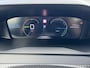 Peugeot e-2008 EV Allure Avantage 54 kWh / Camera 360° / Accu SoH 97.31 % / CCS snel laden / Adaptieve CC / Navigatie / Apple Carplay Android / 17" LM wielen /