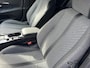 Peugeot e-2008 EV Allure Avantage 54 kWh / Camera 360° / Accu SoH 97.31 % / CCS snel laden / Adaptieve CC / Navigatie / Apple Carplay Android / 17" LM wielen /