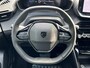 Peugeot e-2008 EV Allure Avantage 54 kWh / Camera 360° / Accu SoH 97.31 % / CCS snel laden / Adaptieve CC / Navigatie / Apple Carplay Android / 17" LM wielen /