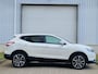 Nissan Qashqai 1.6 Tekna / Pano / Trekhaak / All Seasons / Dealer Onderhouden / Cruise Control / Navigatie / 360 Camera / Stoelverwarming /