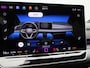 Volkswagen Golf 1.5 eTSI R-Line 150 PK | Automaat | Climate Control | Stoelverwarming | Stuurverwarming | Adaptive Cruise Control | Lane Assist | Achteruitrijcamera | All Season banden |