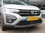 Dacia Jogger TCe 100 Bi-Fuel Extreme 5p. / DEALER ONDERHOUDEN / CAMERA / CRUISE / CLIMATE / KEYLESS / PDC A / PRIVACY GLASS / APPLE CARPLAY / ANDROID AUTO / DAB / 16'' LMV