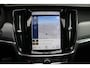 Volvo V90 2.0 T4 190PK R-Design | PANORAMISCH SCHUIF/KANTEL DAK | HARMAN KARDON PREMIUM AUDIO | ELEKTRSICHE VOORSTOELEN MET GEHEUGEN FUNCTIE | STOEL/STUUR VERWARMING | ACHTERBANK VERWARMING | HEAD-UP DISPLAY | MISTLAMPEN VOOR | KEYLESS ENTRY / START | APPLE CARPLAY | ADROID AUTO | ELEKTRISCH BEDIENBARE ACHTERKLEP | ACHTERUITRIJCAMERA | STANDKACHEL |