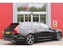 Volvo V90 2.0 T4 190PK R-Design | PANORAMISCH SCHUIF/KANTEL DAK | HARMAN KARDON PREMIUM AUDIO | ELEKTRSICHE VOORSTOELEN MET GEHEUGEN FUNCTIE | STOEL/STUUR VERWARMING | ACHTERBANK VERWARMING | HEAD-UP DISPLAY | MISTLAMPEN VOOR | KEYLESS ENTRY / START | APPLE CARPLAY | ADROID AUTO | ELEKTRISCH BEDIENBARE ACHTERKLEP | ACHTERUITRIJCAMERA | STANDKACHEL |