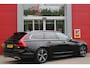 Volvo V90 2.0 T4 190PK R-Design | PANORAMISCH SCHUIF/KANTEL DAK | HARMAN KARDON PREMIUM AUDIO | ELEKTRSICHE VOORSTOELEN MET GEHEUGEN FUNCTIE | STOEL/STUUR VERWARMING | ACHTERBANK VERWARMING | HEAD-UP DISPLAY | MISTLAMPEN VOOR | KEYLESS ENTRY / START | APPLE CARPLAY | ADROID AUTO | ELEKTRISCH BEDIENBARE ACHTERKLEP | ACHTERUITRIJCAMERA | STANDKACHEL |