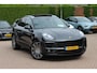 Porsche Macan 2.0 / Panoramadak / Camera / Luchtvering / Sportchrono / Bose / 21'' / Leder / Navigatie / Comfortstoelen / DAB / Stoelverwarming / Cruise Control