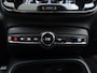 Volvo XC40 B4 211pk Automaat R-Design / Adapt. Cruise / Stoelverwarming / Trekhaak / 19'' / DAB / Alarm 3 / PDC + Camera / Lane Keeping Aid /