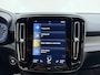 Volvo XC40 B4 211pk Automaat R-Design / Adapt. Cruise / Stoelverwarming / Trekhaak / 19'' / DAB / Alarm 3 / PDC + Camera / Lane Keeping Aid /