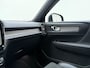 Volvo XC40 B4 211pk Automaat R-Design / Adapt. Cruise / Stoelverwarming / Trekhaak / 19'' / DAB / Alarm 3 / PDC + Camera / Lane Keeping Aid /