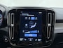 Volvo XC40 B4 211pk Automaat R-Design / Adapt. Cruise / Stoelverwarming / Trekhaak / 19'' / DAB / Alarm 3 / PDC + Camera / Lane Keeping Aid /