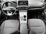 Hyundai Kona Electric EV Fashion 64 kWh / Afneembare Trekhaak / Dealer Onderhouden / Origineel Nederlands / 100% SOH / 3 Fase / Navigatie / Achteruitrijcamera / Parkeersensoren Achter /