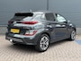 Hyundai Kona Electric EV Fashion 64 kWh / Afneembare Trekhaak / Dealer Onderhouden / Origineel Nederlands / 100% SOH / 3 Fase / Navigatie / Achteruitrijcamera / Parkeersensoren Achter /