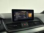 Audi Q5 50 TFSI e quattro S edition Airco | Stoelverwarming | Elektrisch Glazen Panoramadak | Bluetooth | Cruise Control | Dakrails | Elektrisch Bedienbare Achterklep | Lederen Stuurwiel | Lichtmetalen Velgen | Oplaadmogelijkheid | S-Line Exterieur | Sportstoelen | Stuurwiel Multifunctioneel |
