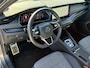 Skoda Octavia Combi 1.5 TSI MHEV Sportline / Fabrieksgarantie t/m 12-2026 / Adaptieve Cruise Control / Navigatie / Apple Carplay/Android Auto / Achteruitrijcamera / Stoelverwarming / Sportstoelen / Elektrische achterklep /