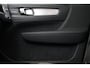 Volvo XC40 B4 (M-HYBRID) PLUS DARK -HARMAN/KARDON|CAMERA|ADAP.CRUISE|POWER-SEATS|VERW.VOORRUIT|TREKHAAK|19"
