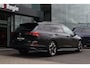 Volkswagen Golf Variant 1.5 eTSI R-Line | ACC | Camera | Ambient | Stuur/Stoelverwarming | CarPlay | Sensoren