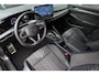 Volkswagen Golf Variant 1.5 eTSI R-Line | ACC | Camera | Ambient | Stuur/Stoelverwarming | CarPlay | Sensoren
