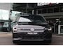Volkswagen Golf Variant 1.5 eTSI R-Line | ACC | Camera | Ambient | Stuur/Stoelverwarming | CarPlay | Sensoren