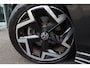 Volkswagen Golf Variant 1.5 eTSI R-Line | ACC | Camera | Ambient | Stuur/Stoelverwarming | CarPlay | Sensoren
