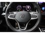 Volkswagen Golf Variant 1.5 eTSI R-Line | ACC | Camera | Ambient | Stuur/Stoelverwarming | CarPlay | Sensoren