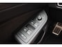 Volkswagen Golf Variant 1.5 eTSI R-Line | ACC | Camera | Ambient | Stuur/Stoelverwarming | CarPlay | Sensoren