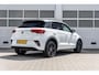 Volkswagen T-Roc 1.5 TSI 150pk DSG R-Line | Trekhaak | Stoelverwarming | Achteruitrijcamera | Navigatie | App Connect