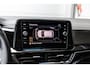 Volkswagen T-Roc 1.5 TSI 150pk DSG R-Line | Trekhaak | Stoelverwarming | Achteruitrijcamera | Navigatie | App Connect