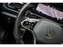 Volkswagen T-Roc 1.5 TSI 150pk DSG R-Line | Trekhaak | Stoelverwarming | Achteruitrijcamera | Navigatie | App Connect