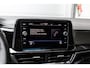 Volkswagen T-Roc 1.5 TSI 150pk DSG R-Line | Trekhaak | Stoelverwarming | Achteruitrijcamera | Navigatie | App Connect